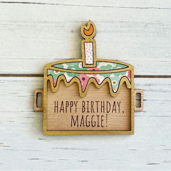 Print an extra touch of sweetness to any gift on your Glowforge. This birthday cake tag is ready for you to personalize in minutes from the Glowforge Catalog: shop.glowforge.com/collections/po….