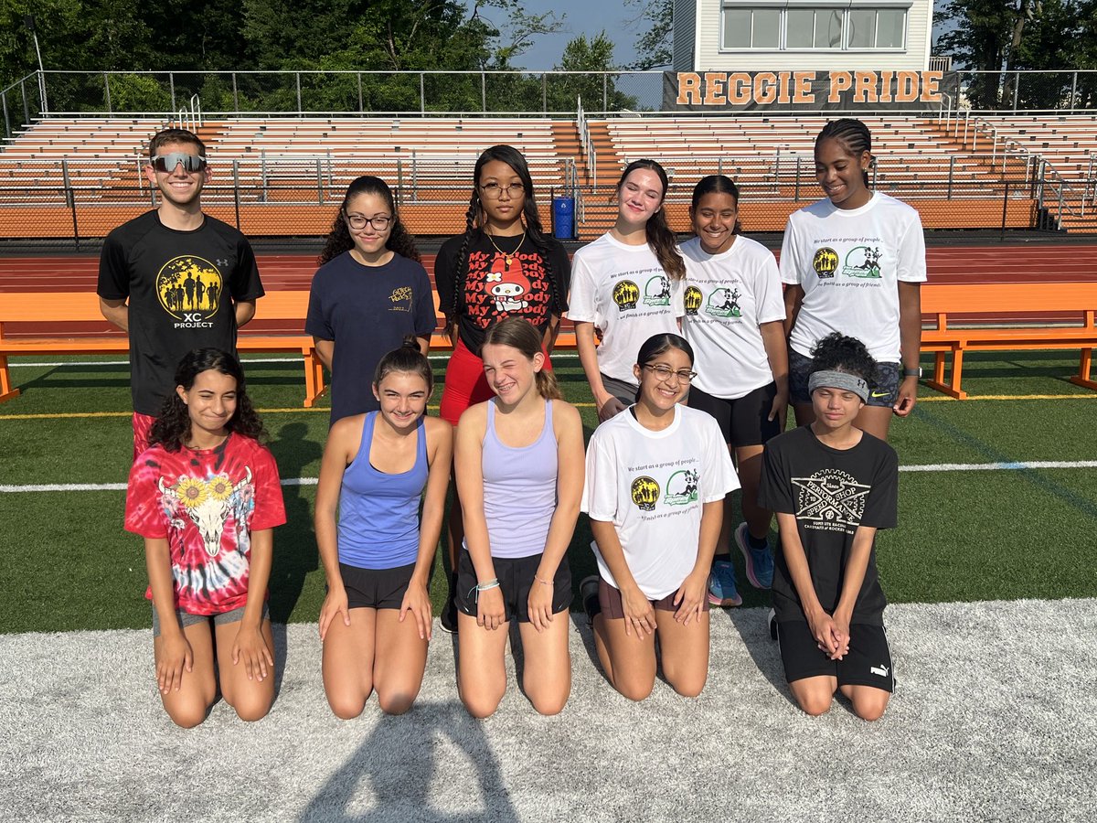 XC_Project's tweet photo. XC Project groups preparing for their workout today. The 8am start helped beat the heat today. #XCP #groupstrength https://t.co/fAzWwZ8gke