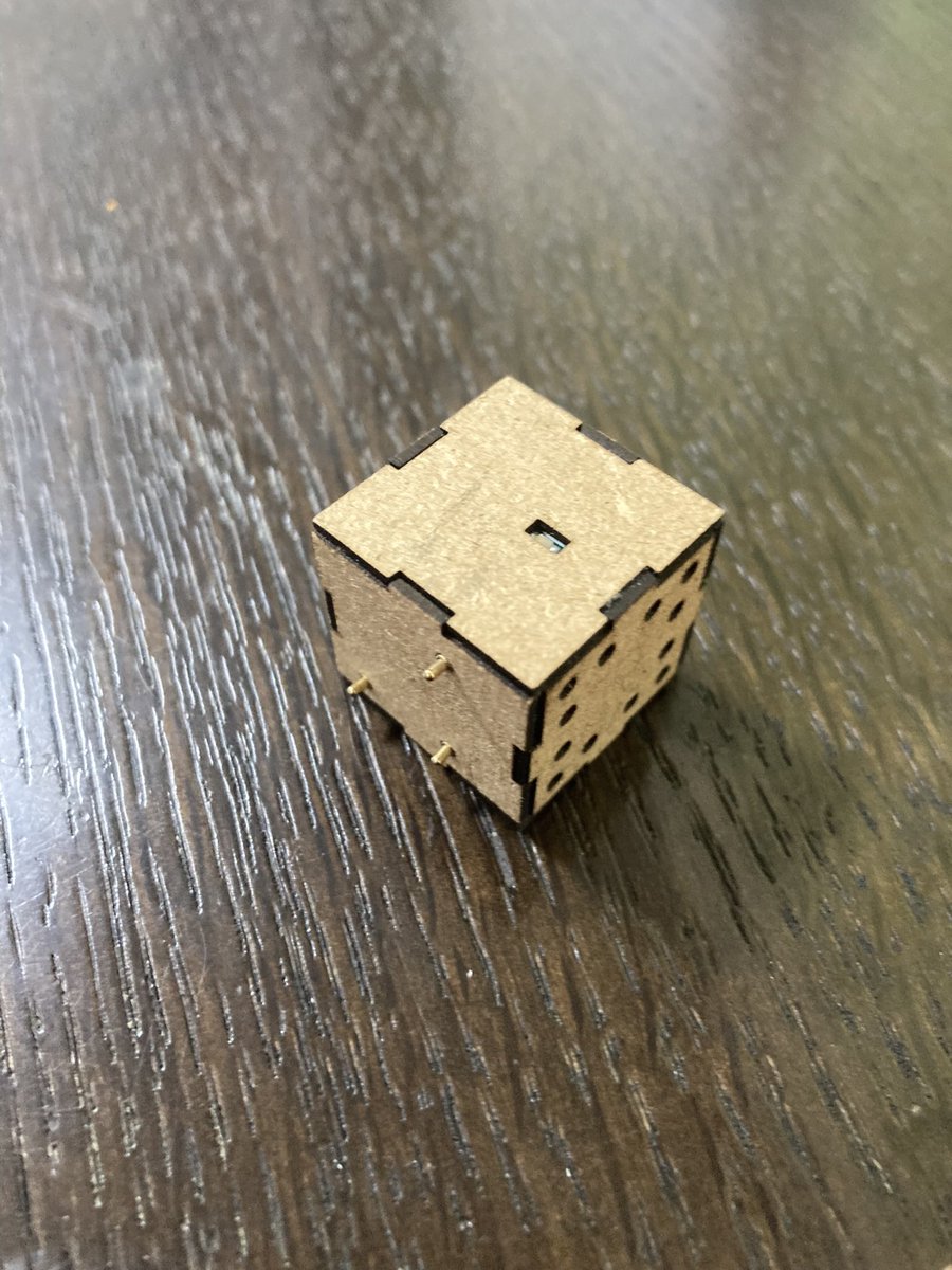 craft_logic_box's tweet photo. こんな感じの箱を連結して、デジタル回路のパズルを作ろうとしてます‼️ https://t.co/QixObD1553