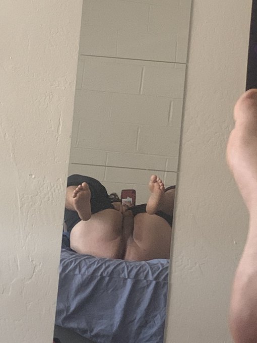 A rare morning pic of me on my back lol https://t.co/RcotSh4Dfp