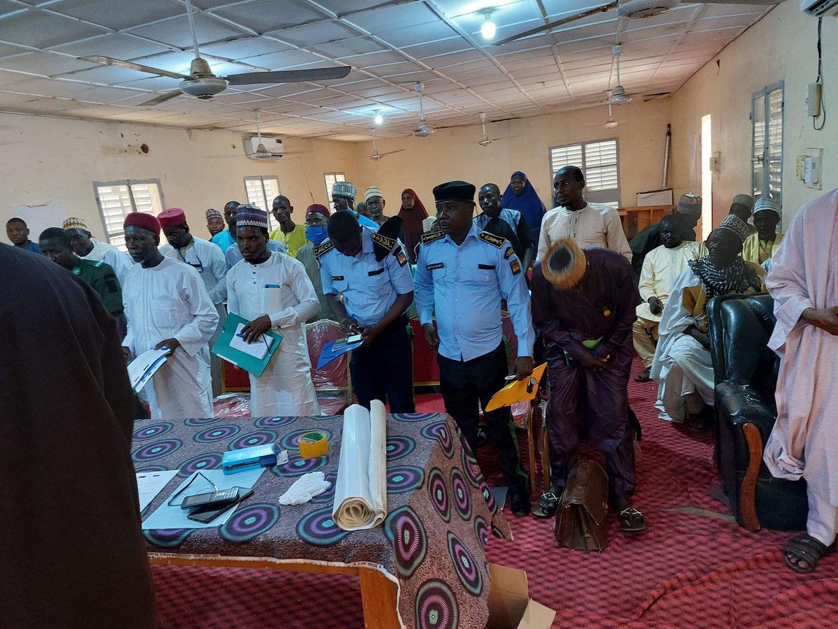OMojedec's tweet photo. Projet «Appui à la #gouvernance_locale_inclusive et la promotion des #Droits_Humains au sein des #FSI». Dans ce cadre, le #MOJEDEC et l'@IDDH_Niger ont organisé à #Guidan_Roumgi, du 16~17/07/23, un atelier de dialogue multi-acteurs sur les défis sécuritaires financée par la #DUE. https://t.co/QResvRWTXx