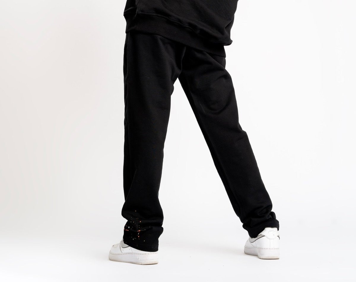 _alraqeba's tweet image. Dotted Black Jogger Pants