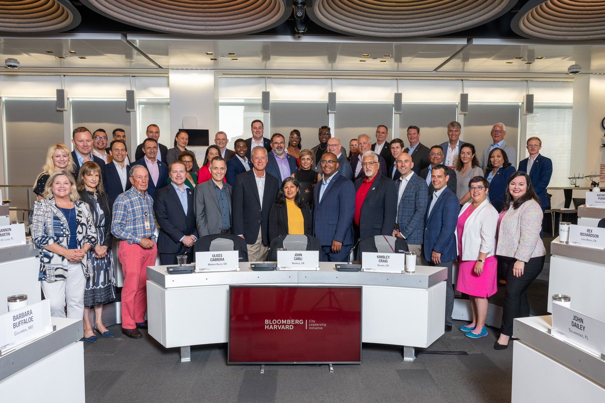 MikeBloomberg's tweet photo. Local solutions can be the key to tackling global challenges.

Our newest @BHcityleaders class will spend the next year learning, innovating &amp; collaborating on the biggest issues facing their cities &amp; our planet.

I can't wait to see the results they deliver. https://t.co/j59E6Achj9