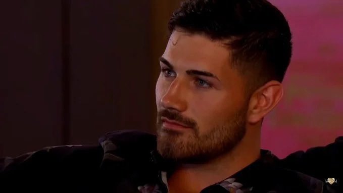 I can’t put my finger on it but something about Scott gives Ralph Lauren, Dior Savauge, and Hugo Boss. Idk what it is but I can see him in those types of campaigns  #loveisland