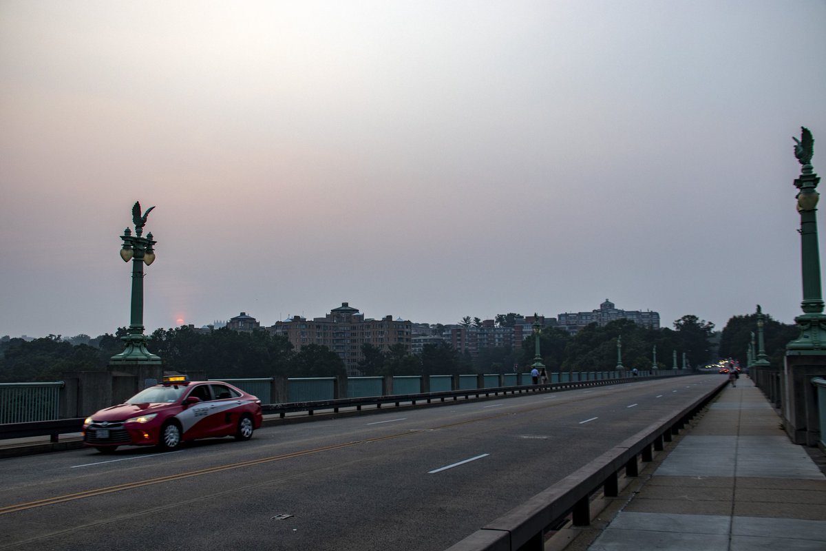 DianeKrauthamer's tweet photo. Perfectly-obstructed hazy red sunset (&amp; moon) from the #TaftBridge 🌇 https://t.co/bPHRY3GRuo