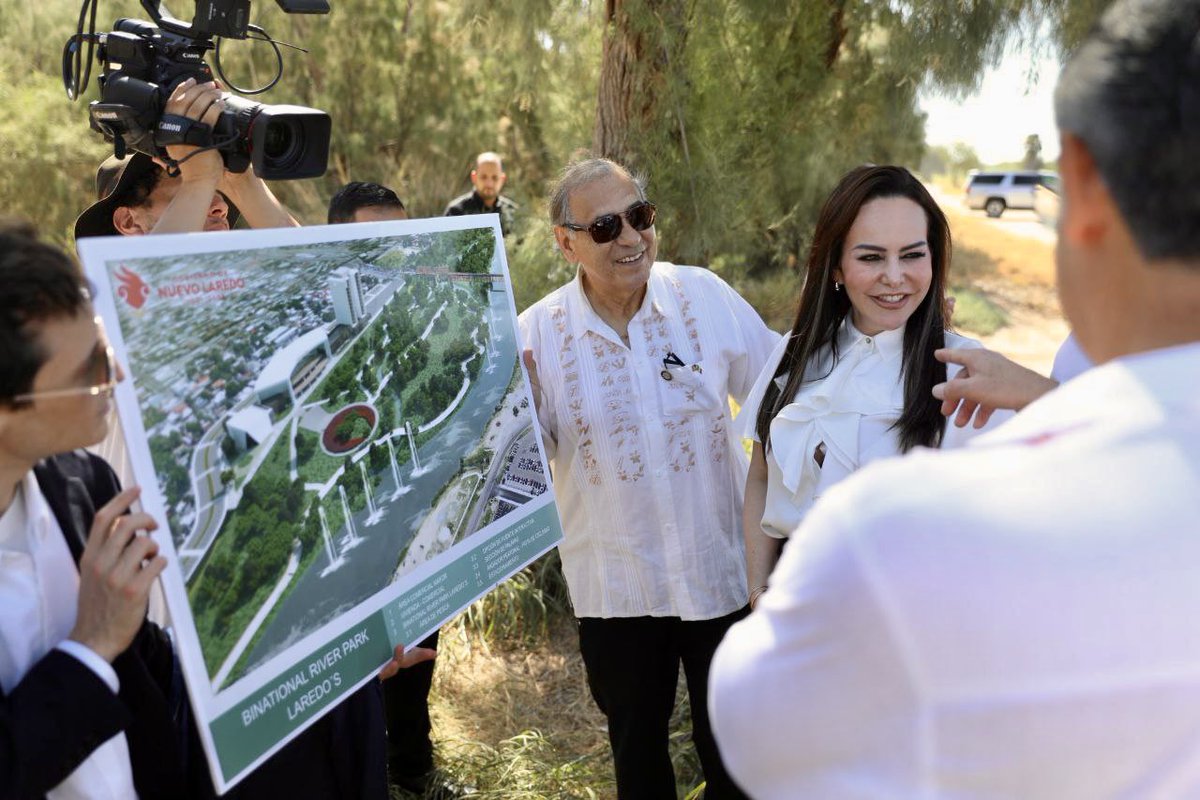 Estoy segura que la frontera que más le gusta al Gobernador @Dr_AVillarreal y al Embajador Ken Salazar, es #NuevoLaredo y #LaredoTx 🇲🇽🤝🏻🇺🇸 Siempre que vienen a la región de los #DosLaredos, traen buenas noticias de desarrollo económico que mejoran la calidad de vida de ambas…