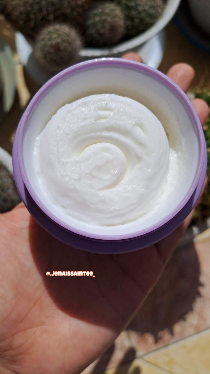 jenaissaintee_'s tweet photo. 🍒 memutihkan ketiak

♤ bootchy white cream

aku make ini benar-benar ampuh buat mutihin ketiak. pakenya tiap hari dan sebelum mandi aku bersihin dulu pake kapas, jadi daki bakal keangkat. sejak make ini aku jg gak make deo krn buat badan jadi gak bau😭

https://t.co/742j9DEvJX https://t.co/t0NUV7302a
