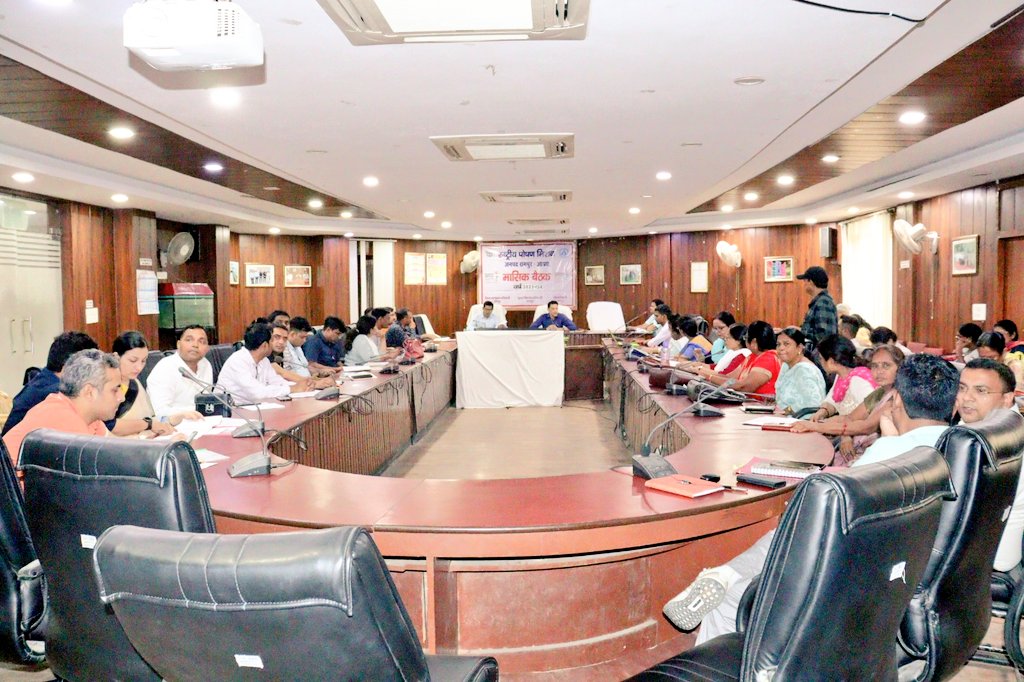 CdoRampur's tweet photo. 🔅बैठक - जिला पोषण समिति🔅
👉 पोषण ट्रैकर एप्प पर CBE एवं आधार वेरीफाइड लाभार्थियों की राशन वितरण फ़ीडिंग की प्रगति बढ़ाने के दिए निर्देश ।
@RampurDm @Comm_Moradabad @CMOfficeUP @icds_up https://t.co/a9PDobNTR8
