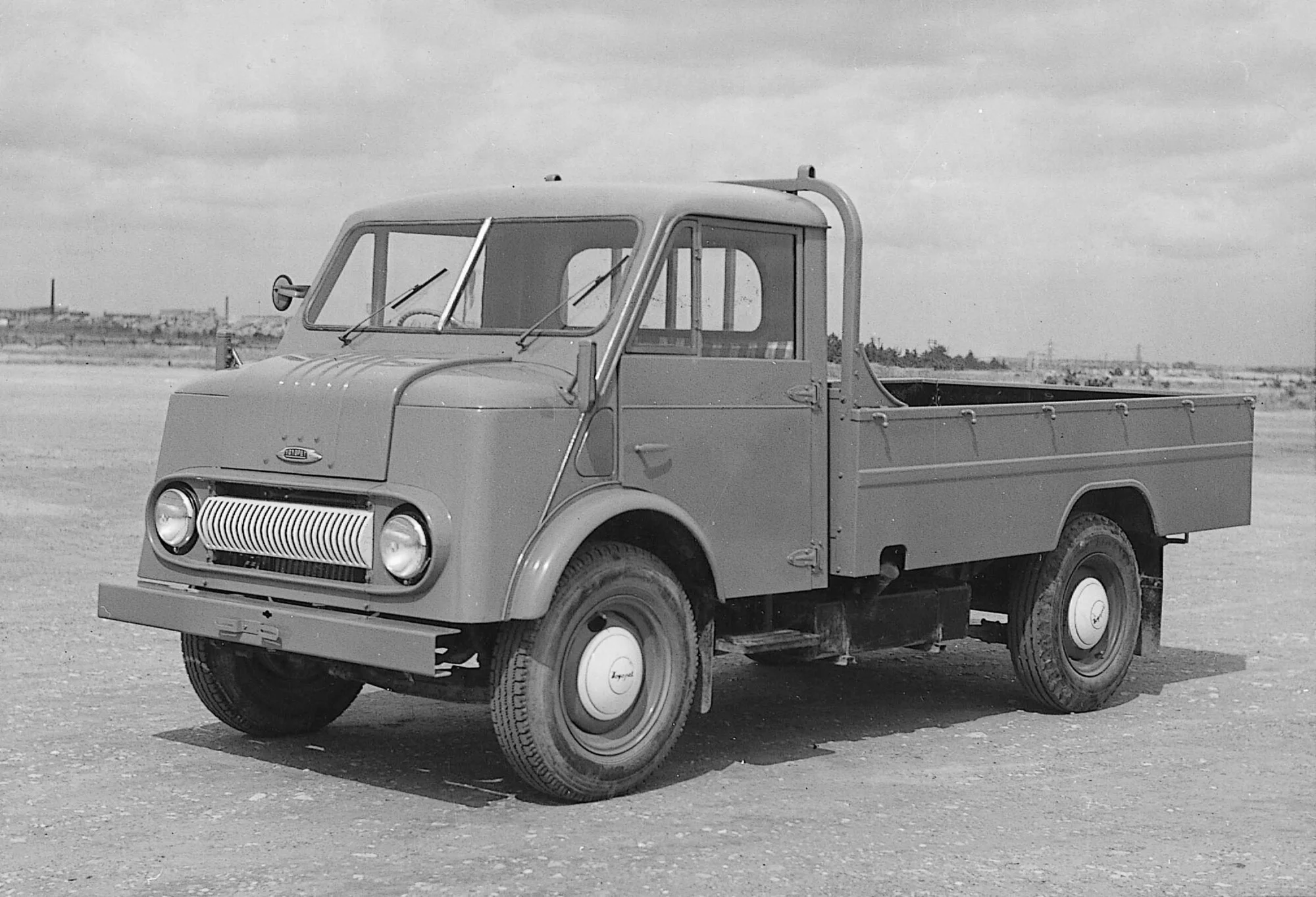 トヨタ　トヨエース　当時物 トヨタ自動車株式会社 в X: „67年前の今日は一般公募により