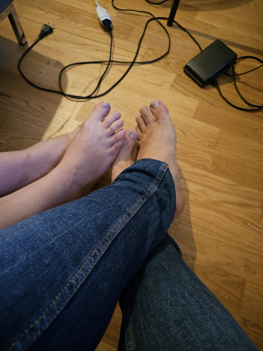 Lord_Wiliams's tweet photo. Qui veux voir des #pied #findom #moneyslave https://t.co/9h5opVag7n