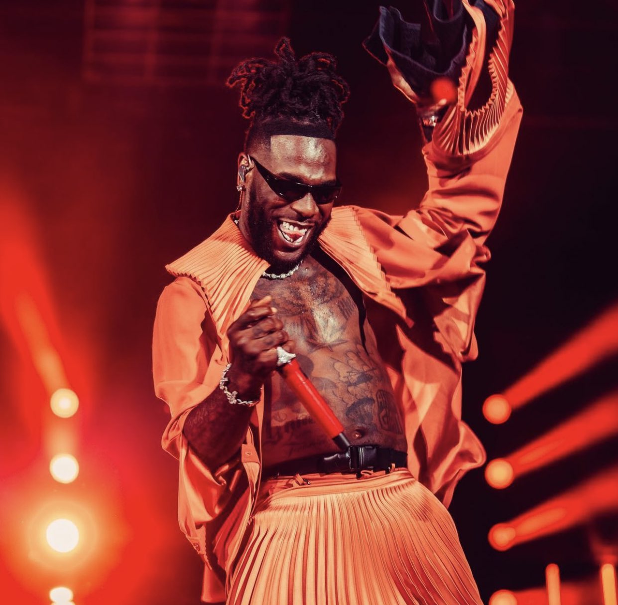 T.U.E on X: "This Wednesday, Apple Music users can relive Burna Boy  attaining greatness at his sold-out London staduim show on #AppleMusicLive.  https://t.co/R1gJkooe65" / X