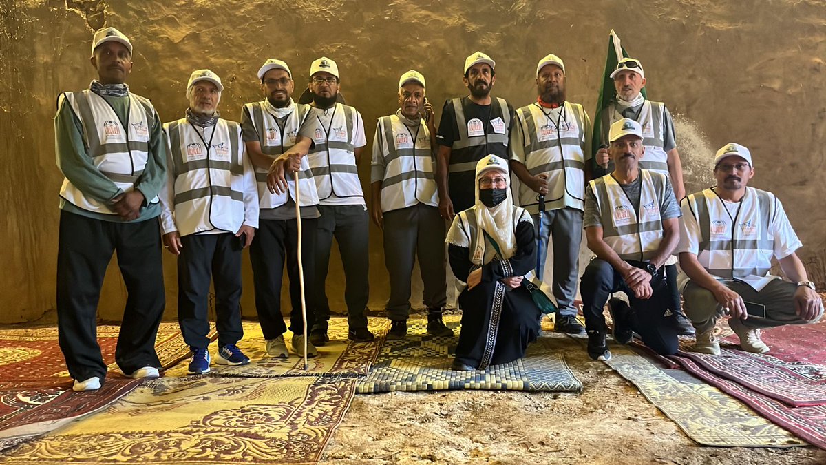 sosoamer12's tweet photo. شكراً لأعضاء نادي رحالة أم القرى على التعامل الجميل معي خلال رحلتنا من الطائف إلى الباحة. كنتُ أول امرأة من المدينة المنورة التي تنضم إليكم، وكان شرفاً لي. شكراً لجميع أعضاء الفريق الذين ساعدوني في جعل هذه الرحلة تجربة لا تنسى. #نادي_رحالة_أم_القرى #السعودية https://t.co/AREDKifHix