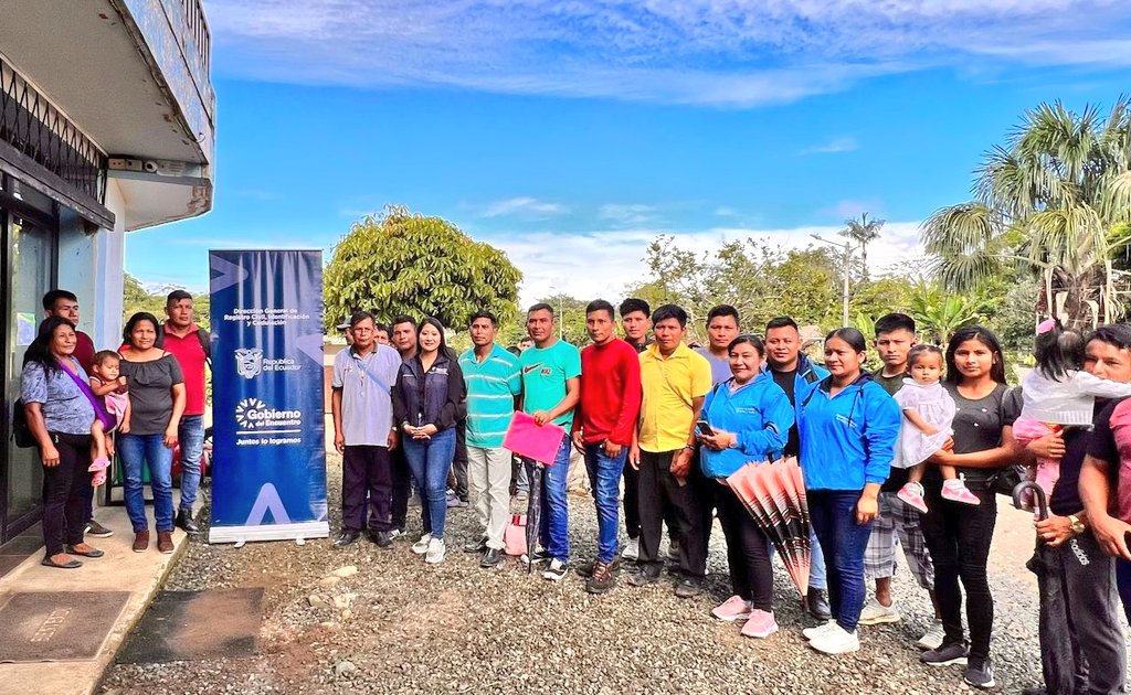 RegistroCivilec's tweet photo. Con las brigadas móviles acercamos nuestros servicios a todos los puntos del Ecuador🇪🇨.
✅Del 11 al 13 de julio de 2023, vistamos la parroquia #Macuma, del cantón amazónico #Taisha, y entregamos 179 cédulas e inscribimos el nacimiento de 56 niños/as.
#NuestroTrabajoContinúa https://t.co/0knT7ZHzlx