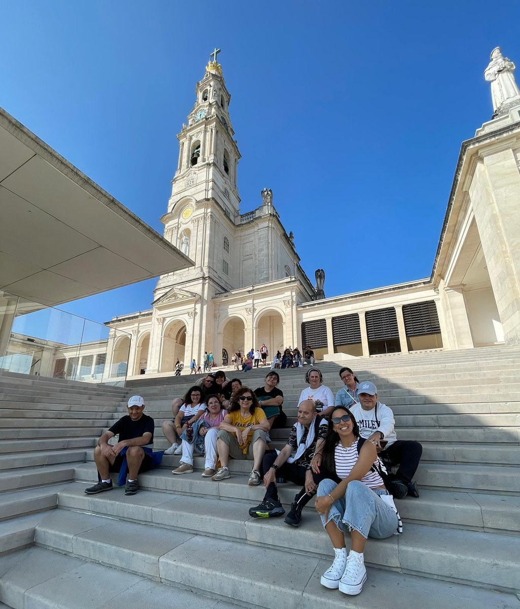 A_Toda_Vela's tweet photo. ¡Comenzamos nuestro súper viaje de verano a Portugal!
Estábamos contando los días para que llegara. Nos hace mucha ilusión.
Ya hemos hecho la primera visita a Fátima.
Colabora @FundlaCaixa y @dipalme_almeria
#ATodaVelaAlmeria
#PlenaInclusion
#Discapacidad
#VidasInclusivas https://t.co/mFOcIZSXJU