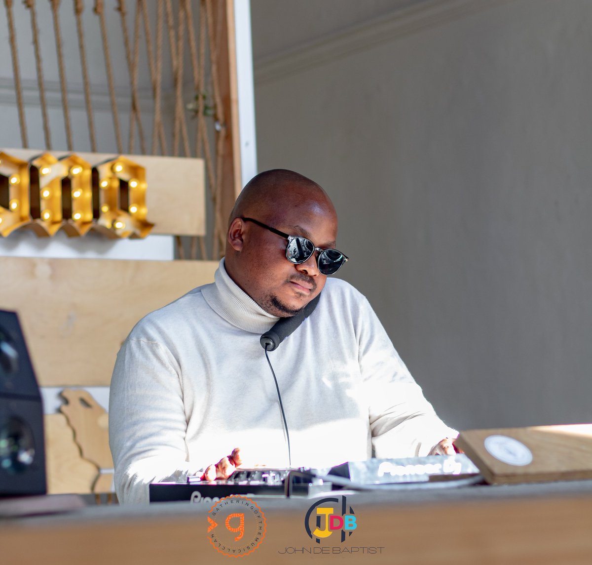 TaX_Ndika's tweet photo. THE GATHERING OF THE MUSICAL CLAN
📍 @SandtonMaracana
🎧: Smoothie T
📸: @TaX_Ndika / Blynd Vsual Dzigns
#GOTMC #BlyndVsualDzigns https://t.co/QSFiUeElGC