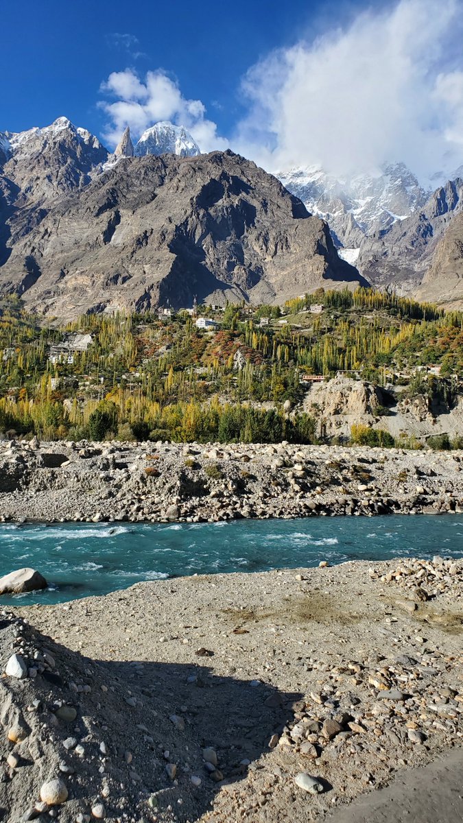 UltarHouse's tweet image. Ultar Peak with Lady Finger in #Hunza courtesy of #UltarHouse