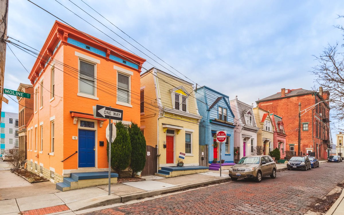 leahfrombklyn's tweet photo. Welp, was I a tad too hasty in naming Chicago as the top spot for “Homes with Character”?

Cause Cincinnati folks let me know they would like a word…😂

I present to you: Walnut Hills and Northside, Cincinnati… https://t.co/lt8fSrEo26