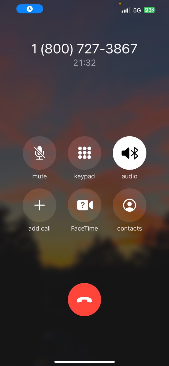 Christine_Rose3's tweet photo. @FragranceNet what is going on with your customer service. Chat doesn’t respond and been on hold for over 20min? https://t.co/MFWZYTk5Us
