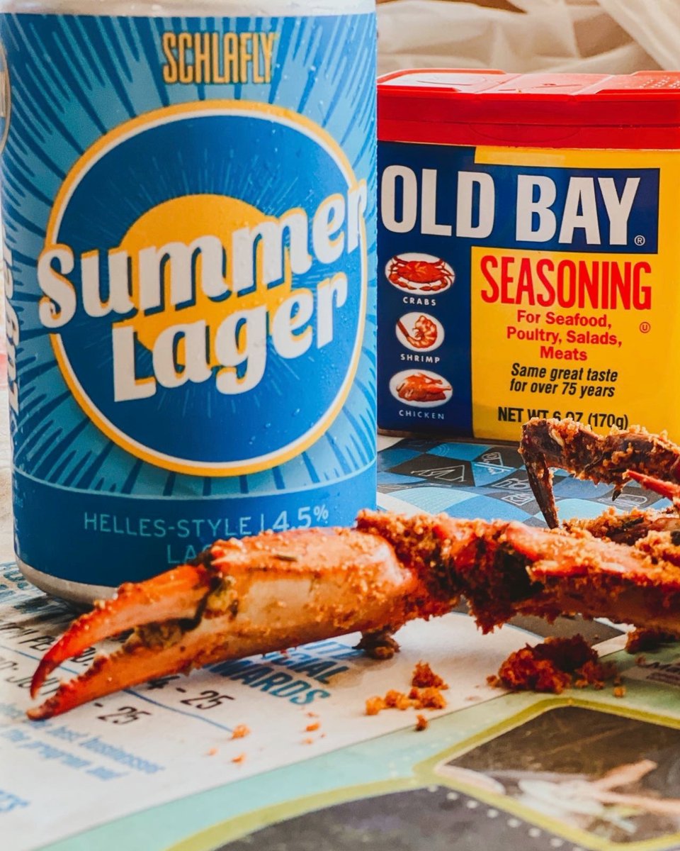 Nothing says summertime like a crisp lager and a classic seafood boil. The duo you didn't know you needed🍺🦀 📸: @gingermanbun