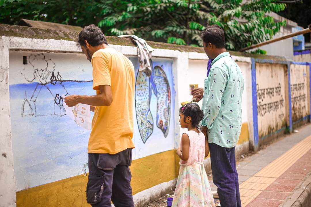 YouthNetGlobal's tweet photo. This striking artwork stands tall, right in front of Cox's Bazar Govt. Girls High School, inspiring us all to protect our planet! 💚 #ClimateAction #ArtForChange #YouthPower #CoxsBazar #MotherEarthProject https://t.co/JRIKiuBpBT