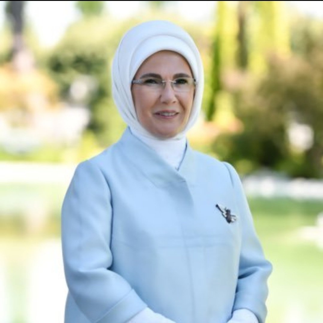 SN.<a href="/EmineErdogan/">Emine Erdoğan</a> Hanımefendi.
CB'ımız <a href="/RTErdogan/">Recep Tayyip Erdoğan</a>🇹🇷 ek atama, önceki MEB Bakanı söz, Maliye ek bütçe çıkardı, SN <a href="/Mustafa_Destici/">Mustafa Destici</a> de Beyefendiye dün hatırlattı ama bir kaç gün sonra 2022 ek atama bekleyen onbinlerce öğretmenin hakkı yanıyor! 
Eşinize söylerseniz tarihe geçersiniz