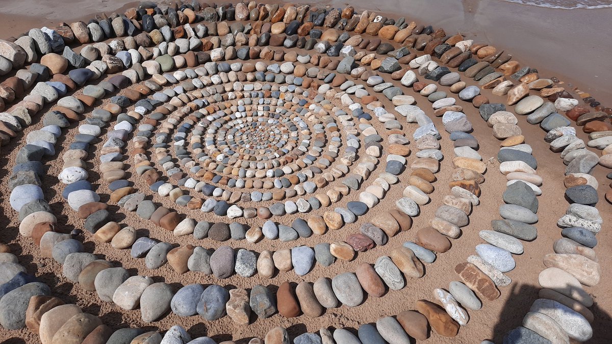 @RFJamesUK <a href="/saltburnbysea/">Saltburn by the Sea</a> <a href="/BookCornerShop/">Jenna Warren at Book Corner</a> Spotted when the tide was in.