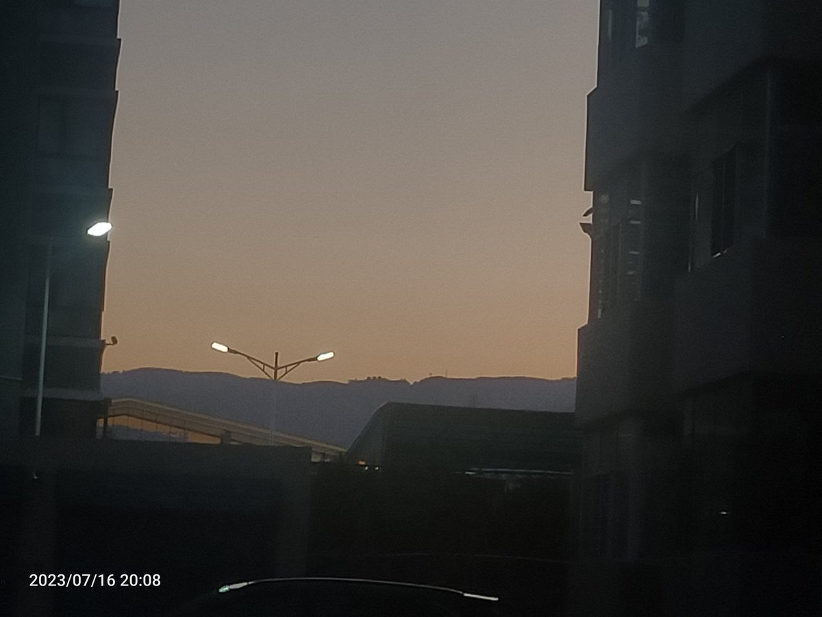 HYBAHSX's tweet photo. 太原的日落🌇 https://t.co/idoNFhy68j