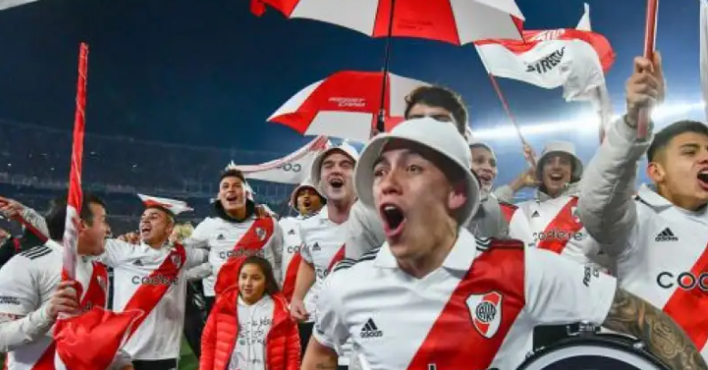 ChaburPilar's tweet photo. El festejo de River tras consagrarse Campeón https://t.co/vgbbXggybR