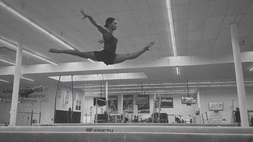 Gabi Douglas regresa a la gimnasia? te lo explicamos todo...bit.ly/3rzEOYg