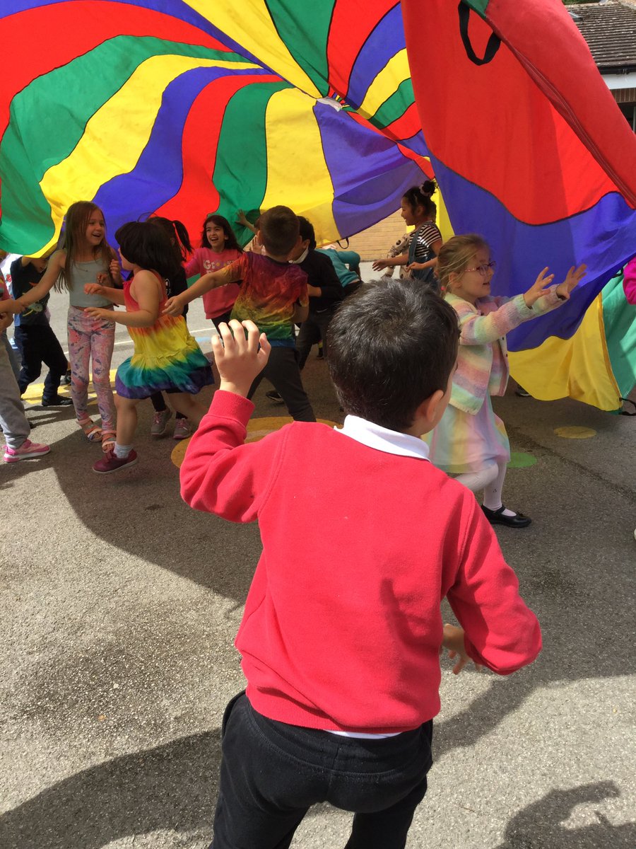 Y1Lambert's tweet photo. What a colourful day! 🌈 https://t.co/FZou7U2Oiq