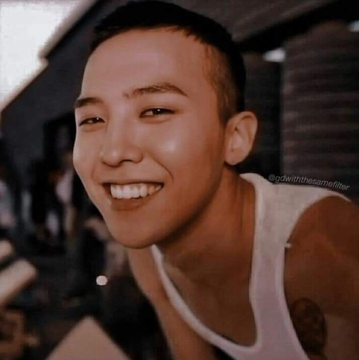 DiM_ilford's tweet photo. Comparto este Jiyong sonriente, para que la espera hasta el lanzamiento de su trabajo, sea más leve #VIPs.
#GDRAGON #GDivision
@IBGDRGN https://t.co/pecaO8ZmKE