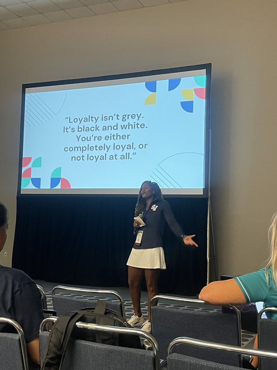 Coach Randle is out here dropping gems on the importance of assistant coaches! 💎 @THSCAcoaches 

#CoachingSchool