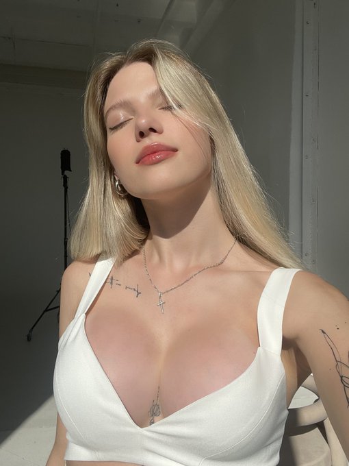 2 pic. ☀️☀️☀️ https://t.co/0bwuqOfi7S
