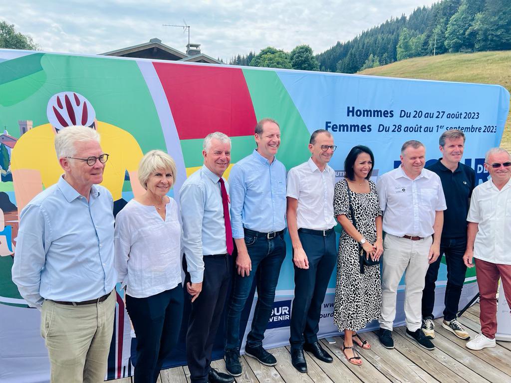 JullienBreches's tweet photo. J’ai eu le plaisir de retrouver ce matin le grand patron du TDF, Christian Prudhomme, pour le lancement du 1er Tour de l’Avenir Femmes que Megève accueillera le 31 août. Soutenus par le Dept74, notre participation à ce nouveau rdv cyclo confirme l’adn de notre territoire 🚴🏼‍♀️ https://t.co/5JkzYMht5d