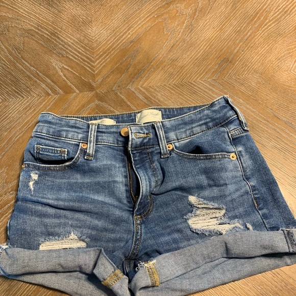 PauletteCronce's tweet photo. So good I had to share! Check out all the items I'm loving on @Poshmarkapp #poshmark #fashion #style #shopmycloset #flipside #universalthread #express: https://t.co/tOHNWV6goh https://t.co/QlOVIJUUM1