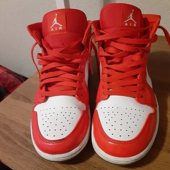 MiMiWells20's tweet photo. So good I had to share! Check out all the items I'm loving on @Poshmarkapp #poshmark #fashion #style #shopmycloset #projectrunway #nike: https://t.co/zXId76meAD https://t.co/GDNL03IOC6