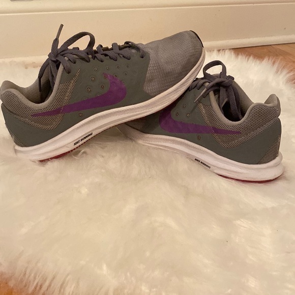 Vedazzling's tweet photo. So good I had to share! Check out all the items I'm loving on @Poshmarkapp #poshmark #fashion #style #shopmycloset #nike: https://t.co/BmFVyzAJAR https://t.co/y3tQhBP7xc