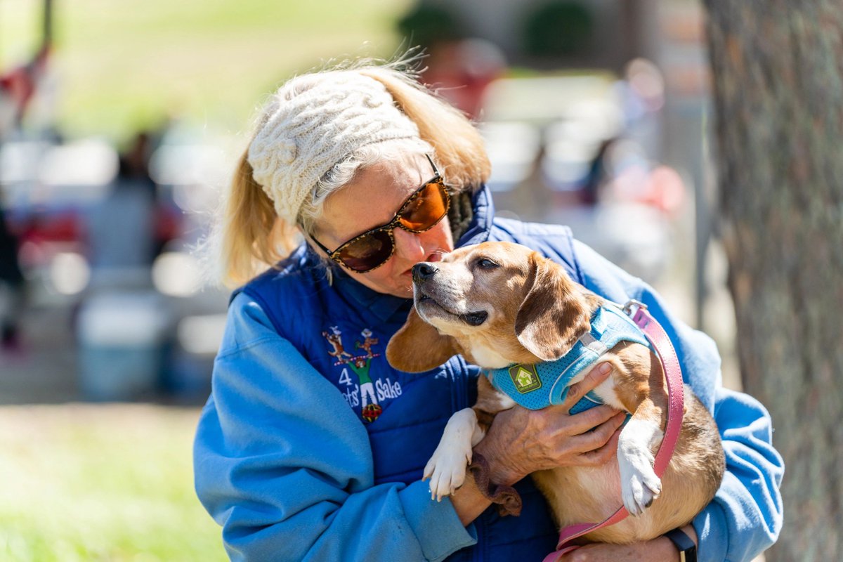 When it comes to pet care, experience matters. Our staff is trained and passionate about what they do, so you can rest easy knowing your pet is in capable hands! #ExperiencedProfessionals #TrainedStaff #CapableHands