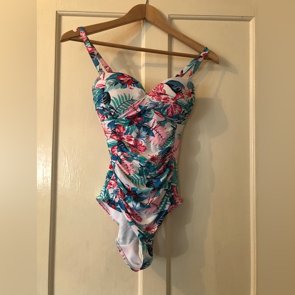 AltheaChambers's tweet photo. So good I had to share! Check out all the items I'm loving on @Poshmarkapp #poshmark #fashion #style #shopmycloset #atmosphere: https://t.co/jk4C0KV3hY https://t.co/mjqaixJerj