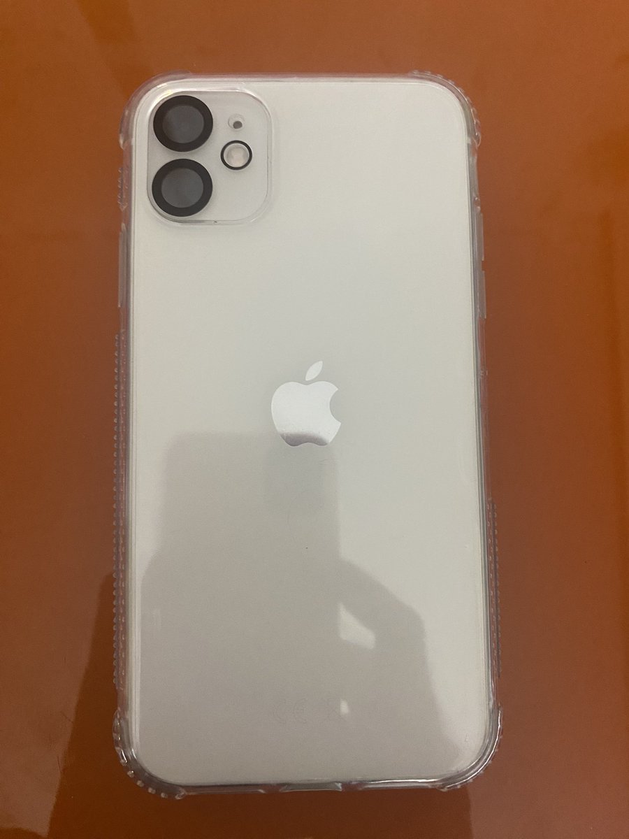 Encontrei este iPhone 11 ontem a noite no BR. Quem conhecer a pessoa agradecia que lhe informa-se que está comigo obrigado