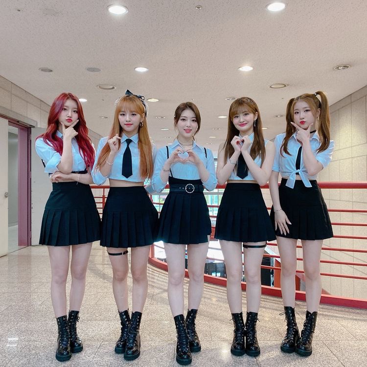 skykye127's tweet photo. happy 5th anniversary to my favorite girls!!!! i cant beleive it's alr been five whole years, i hope there's many more to come 🤍🤍
#Saturday5thBDAY
#SaturdaysthAnniversary #세러데이_5주년
#축하해요 #HelpSaturday #세러데 #Saturday
#セロデイ@Saturday718 https://t.co/dcNIf3MTqo