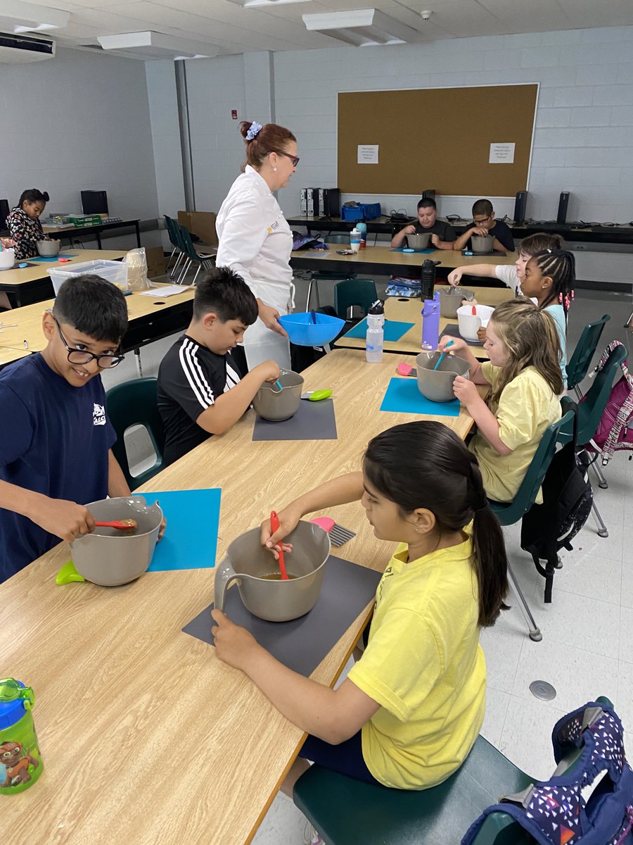 Cooking with a chef !! #GECDSBSLP2023 ⁦<a href="/gecdsbpro/">GECDSB PR</a>⁩