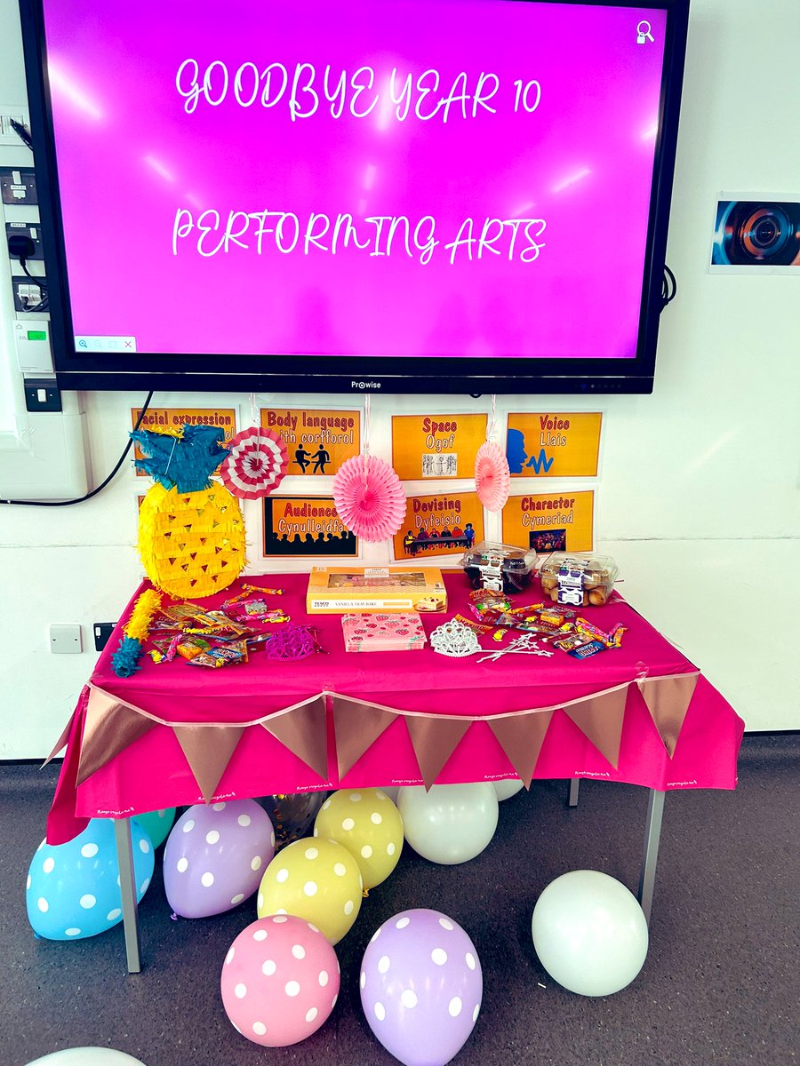 MissGormanDrama's tweet photo. The goodbyes are starting 😢😢#PAParty #PerformingArts #LastWeek https://t.co/t5Isn93ZaU
