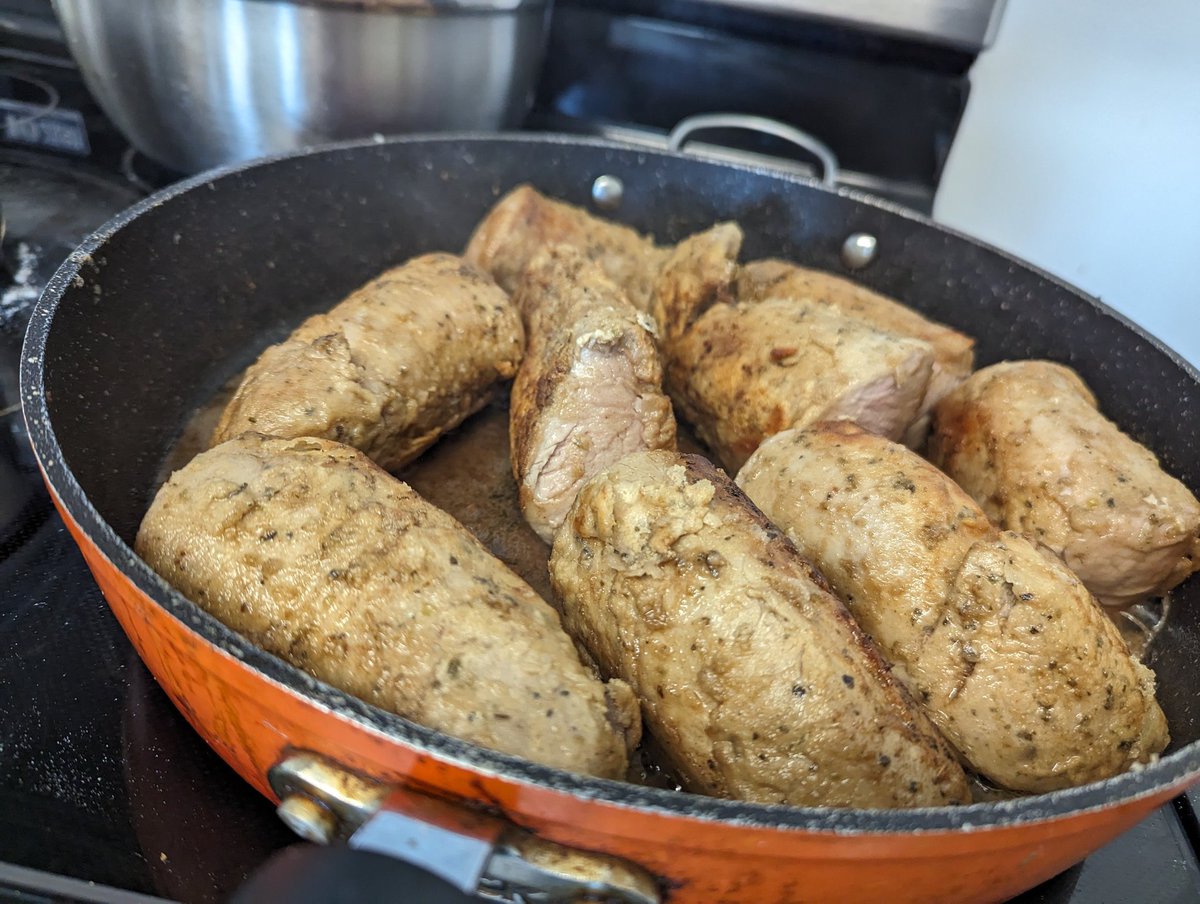MisterCafe's tweet photo. @DevonJHall Searing sous vide pork loin in brown butter. Nom. https://t.co/1wc9LmN7HV