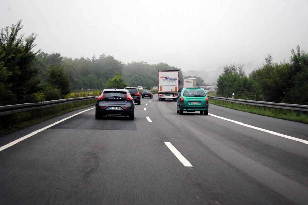 ExitAutoescola's tweet photo. Recuerda: cuando conduzcas mantén siempre la distancia de seguridad 🚗        🚙 ✅ #exitautoescola #autoescolesbarcelona #autoescolaahorta #autoescuela https://t.co/Gn3OIh0iRa