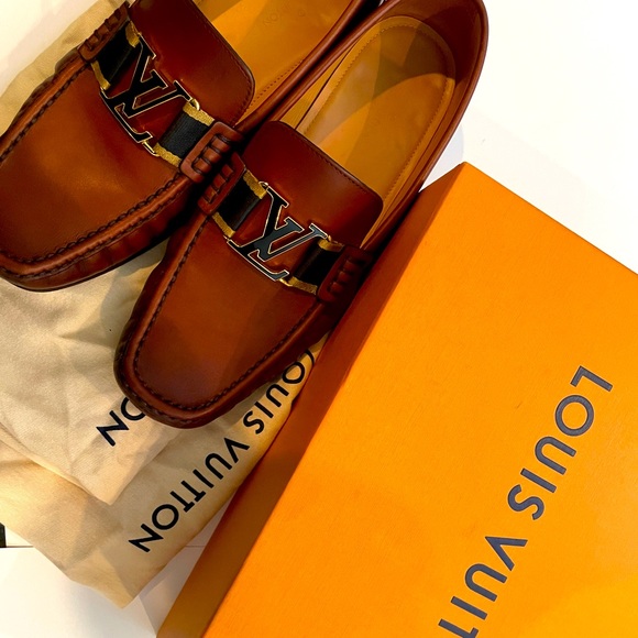 Keepinitretro7's tweet photo. So good I had to share! Check out all the items I'm loving on @Poshmarkapp #poshmark #fashion #style #shopmycloset #louisvuitton: https://t.co/tOaY00C4GZ https://t.co/qlRN1zswoP