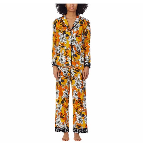 So good I had to share! Check out all the items I'm loving on <a href="/Poshmarkapp/">Poshmark</a> from <a href="/fabfashionfinds/">Anne Leighty</a> #poshmark #fashion #style #shopmycloset #levis #lovenotes: posh.mk/vFwOj8N4vBb