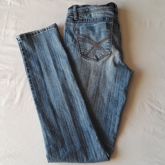 LesterMacG's tweet photo. So good I had to share! Check out all the items I'm loving on @Poshmarkapp #poshmark #fashion #style #shopmycloset #bongooflondon #denimforum #hm: https://t.co/FaBNzlUyNn https://t.co/jSLuIRyuoo