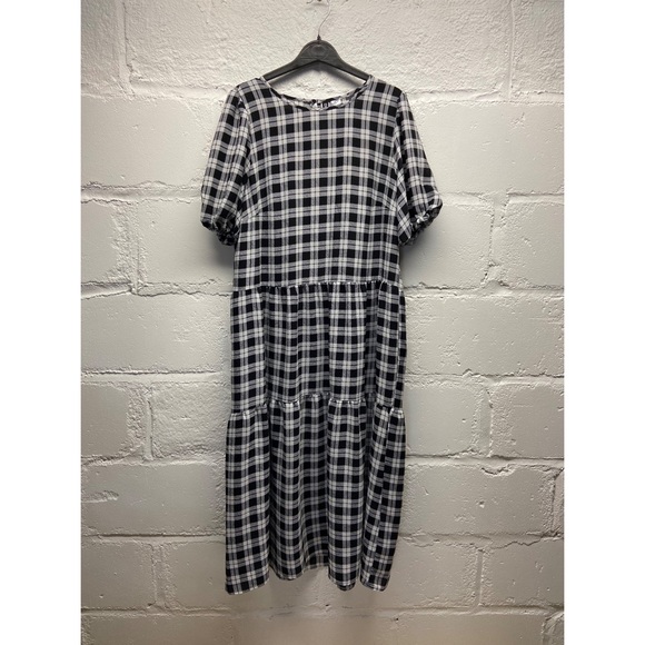 LesterMacG's tweet photo. So good I had to share! Check out all the items I'm loving on @Poshmarkapp #poshmark #fashion #style #shopmycloset #bongooflondon #denimforum #hm: https://t.co/FaBNzlUyNn https://t.co/jSLuIRyuoo