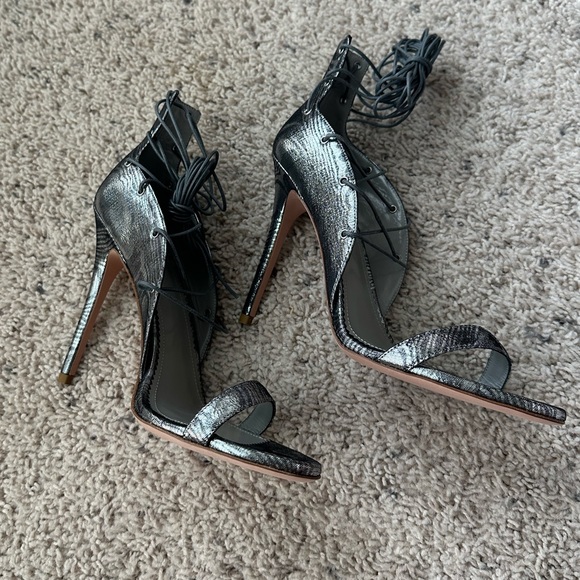 So good I had to share! Check out all the items I'm loving on <a href="/Poshmarkapp/">Poshmark</a> #poshmark #fashion #style #shopmycloset #monikachiang: posh.mk/FXFIQ7P4vBb
